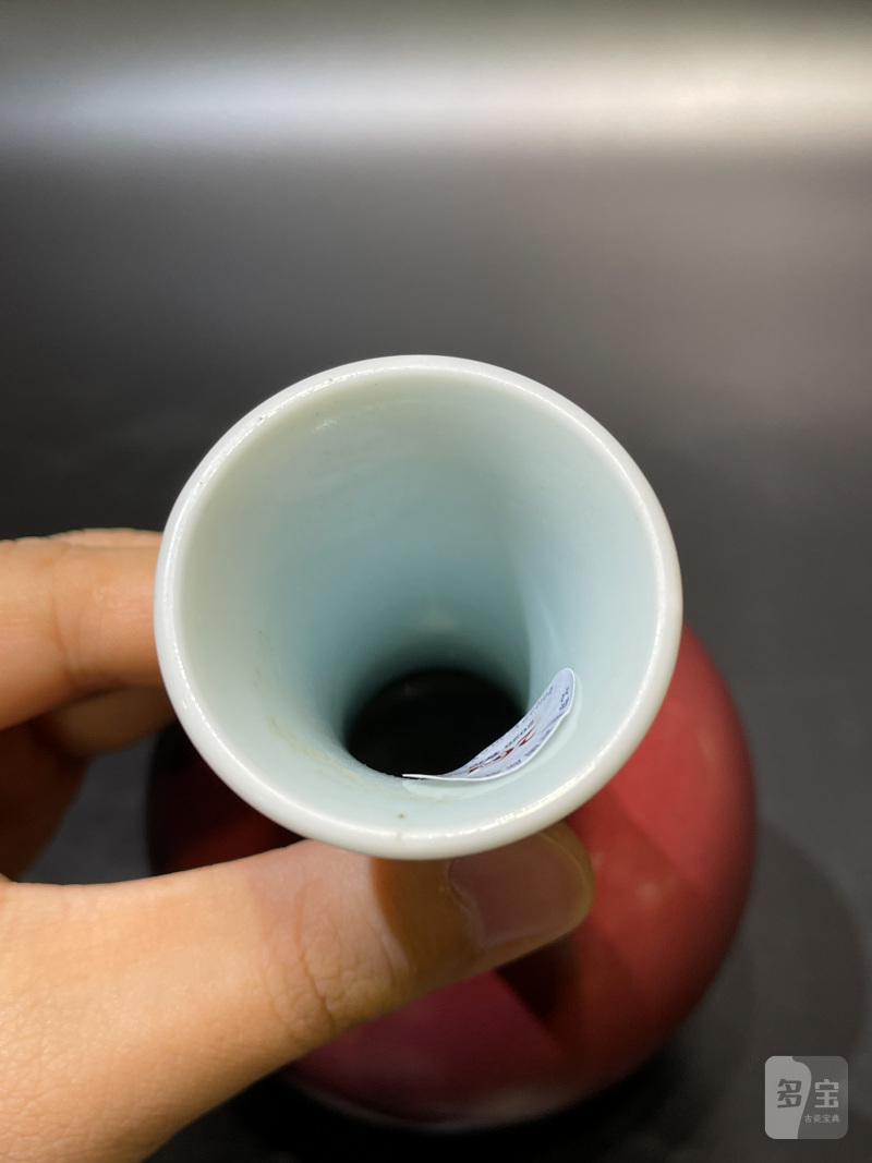 清乾隆 霁红釉小天球瓶 - 图8